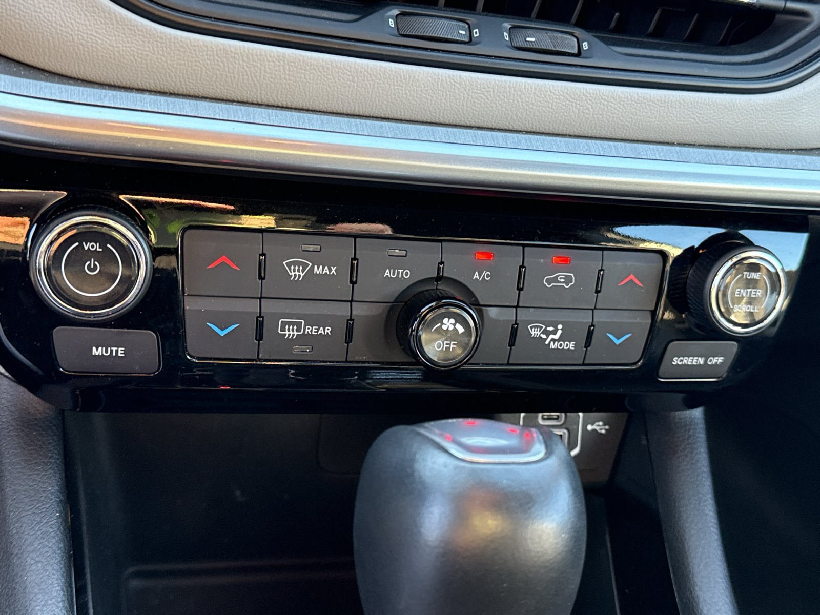 Used 2025 Jeep Compass Limited AWD/4WD image 16