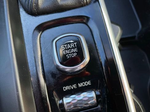 Used 2020 Volvo XC60 T5 Momentum w/ Protection Package Premier image 21