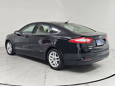 Used 2016 Ford Fusion SE FWD image 4