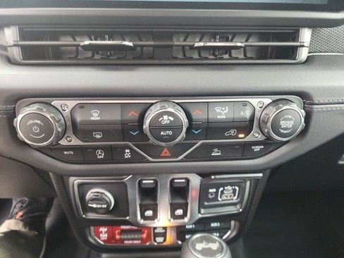 New 2026 Jeep Wrangler Rubicon w/ Xtreme 35 Tire Package image 6