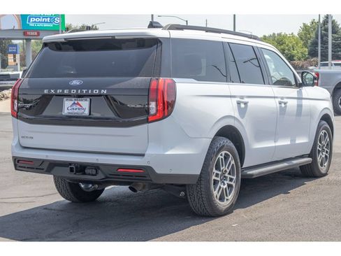 Used 2025 Ford Expedition Active AWD/4WD image 3