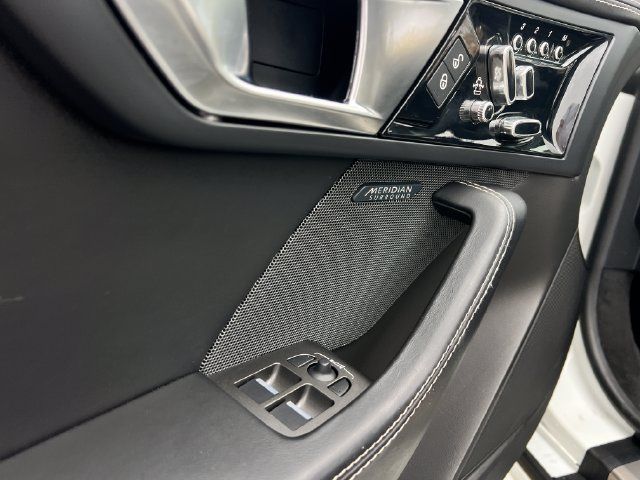 Used 2016 Jaguar F-TYPE R AWD/4WD image 14