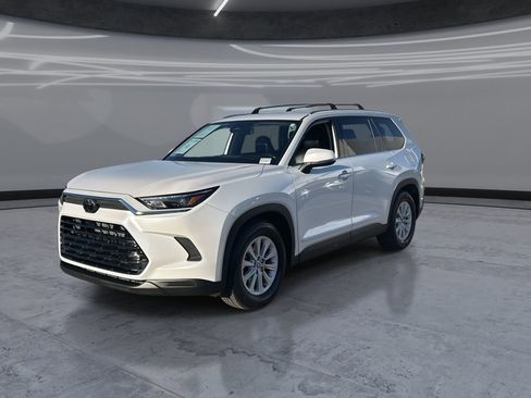 Used 2024 Toyota Grand Highlander FWD image 3