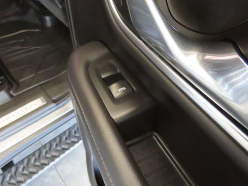 Used 2021 Chevrolet Tahoe Z71 w/ Luxury Package AWD/4WD image 36