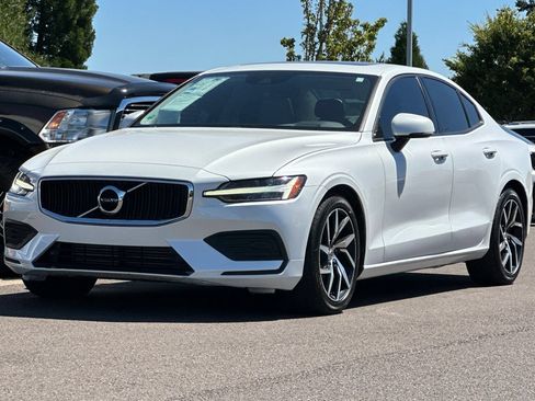 Used 2019 Volvo S60 T6 Momentum w/ Multimedia Package AWD/4WD image 8