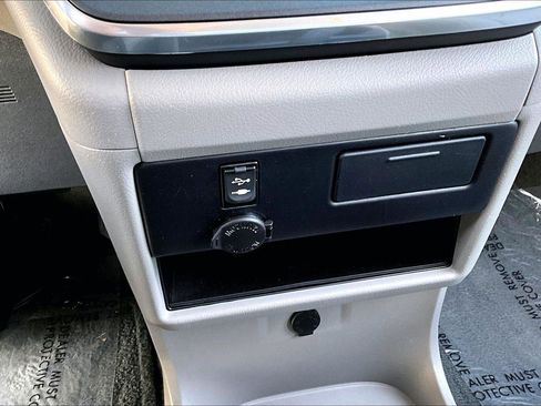 Used 2017 Toyota Sienna LE image 30