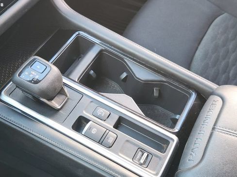 Used 2022 Nissan Pathfinder SV FWD image 18