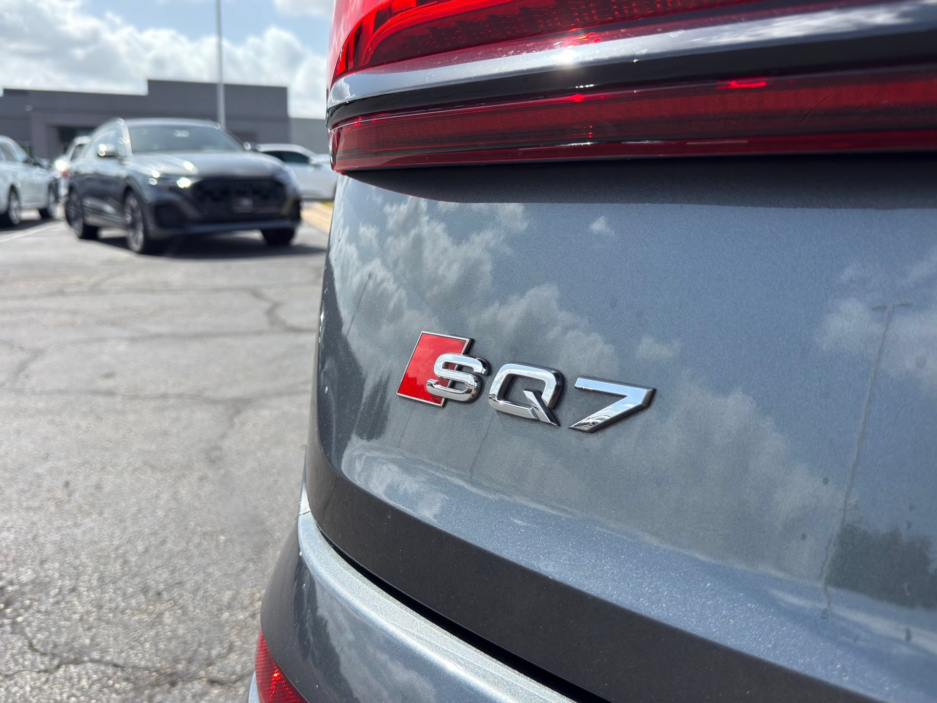 Certified 2024 Audi SQ7 Premium Plus w/ Carbon Package AWD/4WD image 9