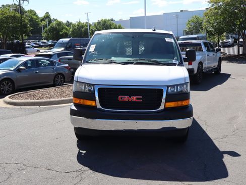 Used 2025 GMC Savana 2500 w/ Driver Convenience Package RWD image 3