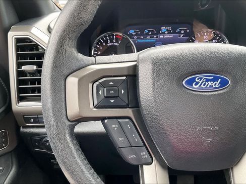 Used 2019 Ford Expedition XLT w/ Equipment Group 202A AWD/4WD image 21
