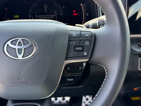 Used 2026 Toyota Camry Hybrid AWD/4WD image 19