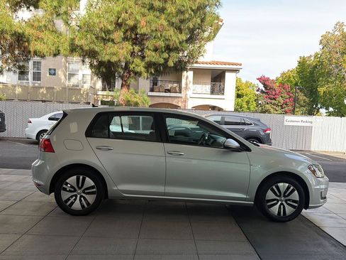 Used 2016 Volkswagen e-Golf SE w/ DC Fast Charging Package FWD image 6