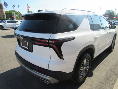 Used 2026 Chevrolet Traverse LT w/ Driver Confidence Package FWD image 5