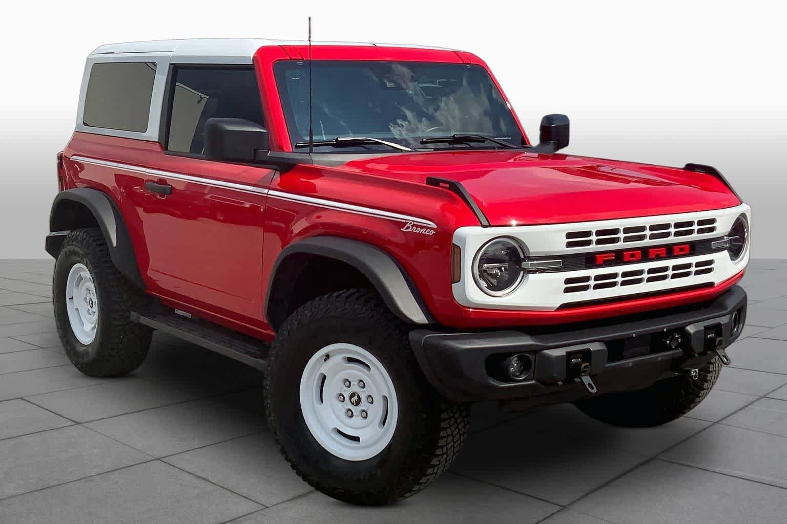 Certified 2024 Ford Bronco Heritage Edition AWD/4WD image 3
