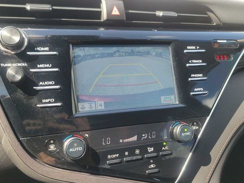 Used 2018 Toyota Camry XLE FWD image 18