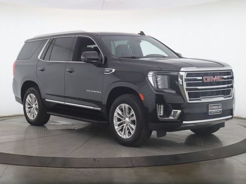 Used 2023 GMC Yukon SLT w/ SLT Premium Package AWD/4WD image 2