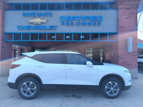 Certified 2025 Chevrolet Blazer LT AWD/4WD image 9