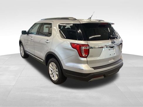 Used 2019 Ford Explorer XLT w/ Equipment Group 202A AWD/4WD image 7