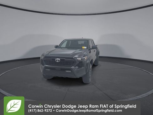 Used 2025 Toyota Tacoma TRD Off-Road image 7