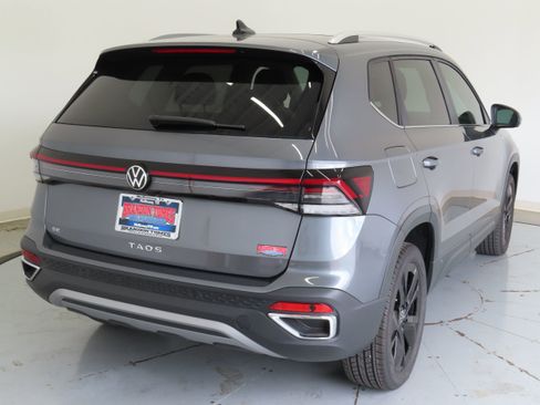 New 2025 Volkswagen Taos SE image 4