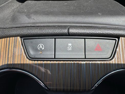 Used 2023 GMC Acadia SLE w/ Driver Convenience Package image 28