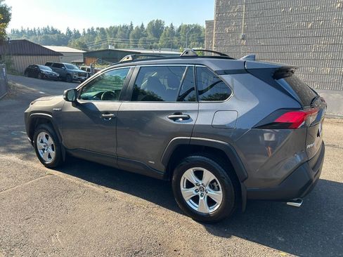 Used 2019 Toyota RAV4 XLE w/ Convenience Package AWD/4WD image 7