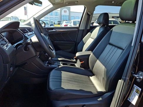 Certified 2024 Volkswagen Tiguan SE w/ Panoramic Sunroof Package AWD/4WD image 17