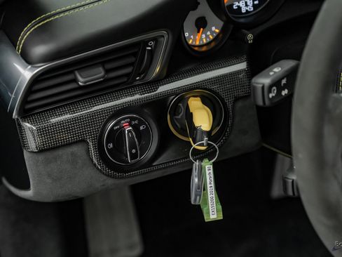 Used 2019 Porsche 911 GT2 RS w/ Weissach Package image 94