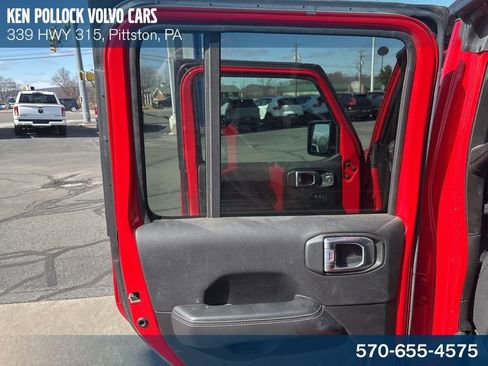 Used 2022 Jeep Wrangler Unlimited Sahara w/ Cold Weather Group image 25