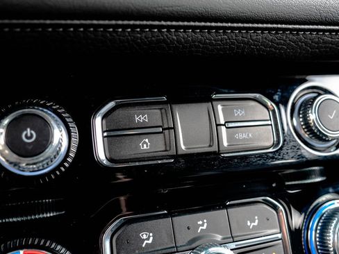 Used 2023 GMC Yukon Denali AWD/4WD image 35