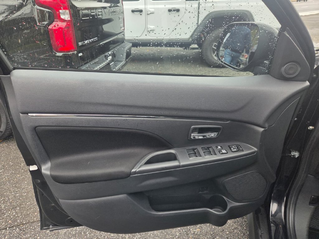 Used 2025 Mitsubishi Outlander Sport ES AWD/4WD image 19