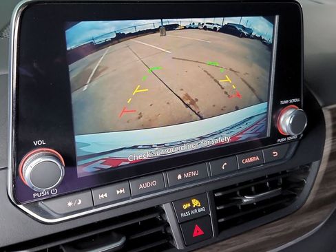 Used 2025 Nissan Altima 2.5 SV image 18