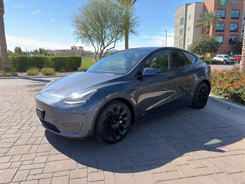 Used 2022 Tesla Model Y Long Range image 6
