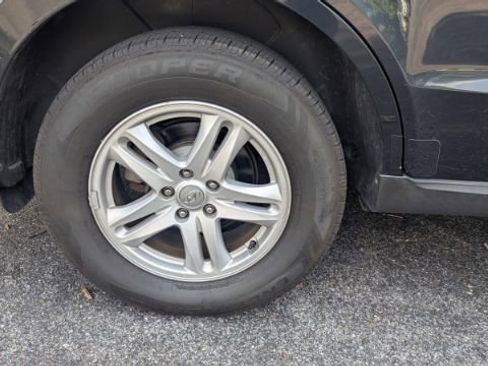 Used 2010 Hyundai Santa Fe GLS image 12