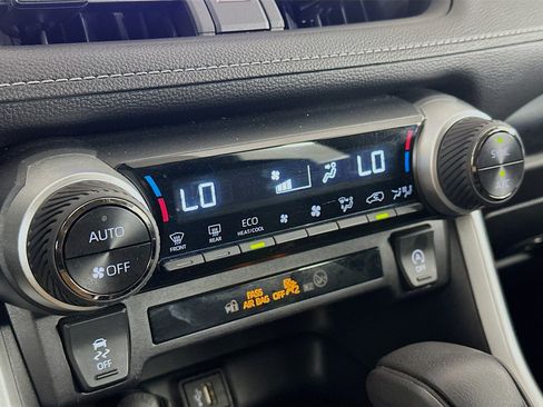 Used 2025 Toyota RAV4 XLE FWD image 24