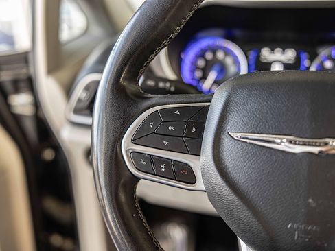 Used 2022 Chrysler Voyager LX image 26