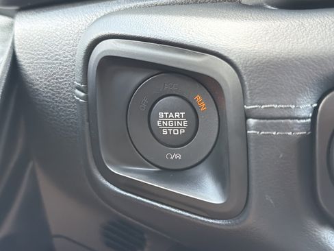 Used 2025 Jeep Wrangler Unlimited Sahara AWD/4WD image 8