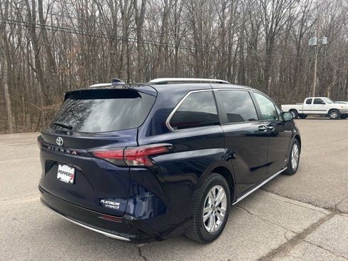 Used 2021 Toyota Sienna Platinum image 6