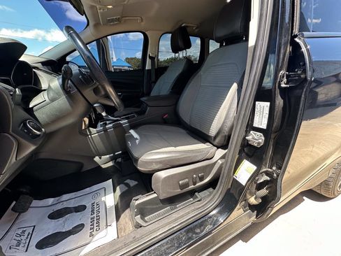 Used 2017 Ford Escape SE w/ Equipment Group 201A FWD image 10