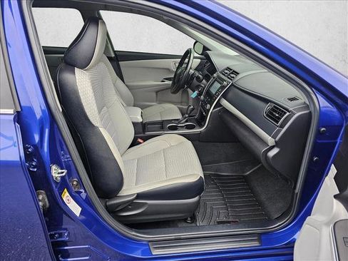 Used 2015 Toyota Camry SE image 10