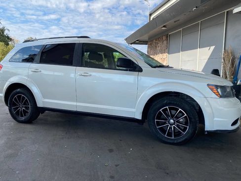 Used 2017 Dodge Journey SE w/ Flexible Seating Group image 18