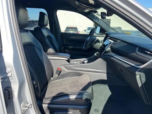 Used 2024 Jeep Grand Cherokee Altitude AWD/4WD image 37