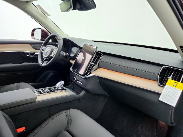 New 2025 Volvo XC90 T8 Plus w/ Protection Package Premier AWD/4WD image 17