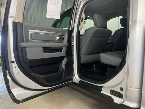 Used 2017 RAM 1500 Classic SLT AWD/4WD image 35