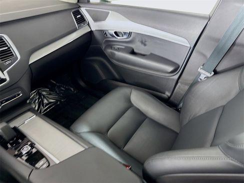 Certified 2025 Volvo XC90 B5 Core image 24