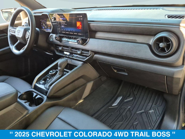 Used 2025 Chevrolet Colorado Trail Boss AWD/4WD image 33