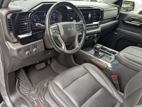 Used 2024 Chevrolet Silverado 1500 LT Trail Boss w/ LT Trail Boss Premium Package AWD/4WD image 17