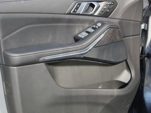 Used 2025 BMW X7 xDrive40i w/ M Sport Package image 23