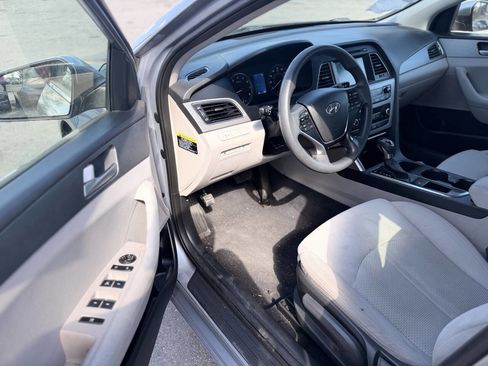 Used 2016 Hyundai Sonata SE w/ Cargo Package image 9