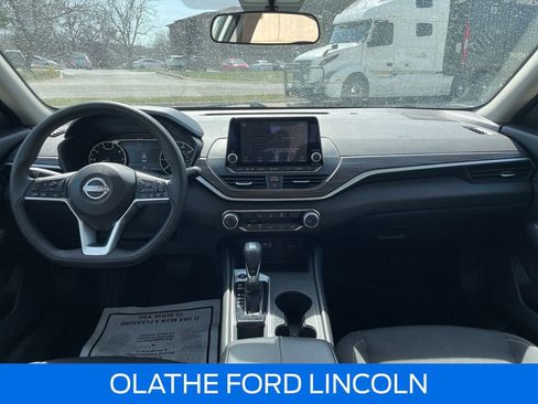 Used 2025 Nissan Altima 2.5 SV image 22